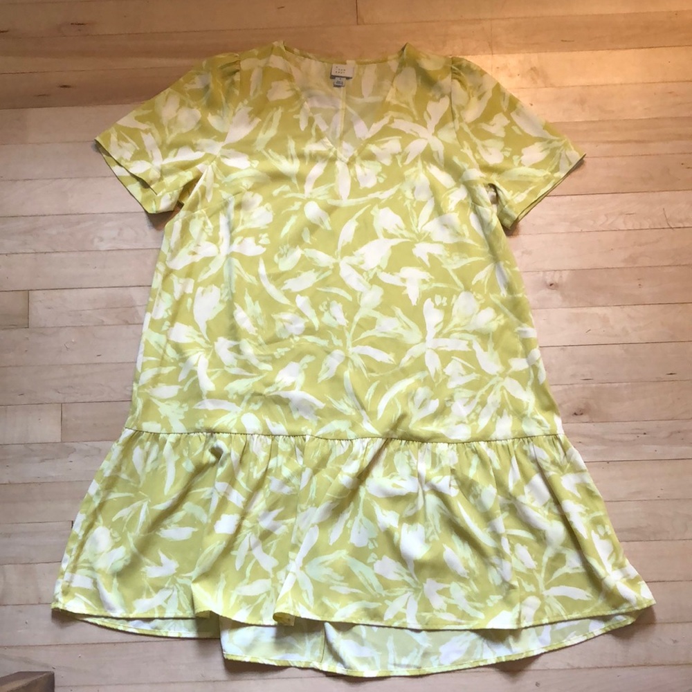 Beautiful summer dress! Worn 1x